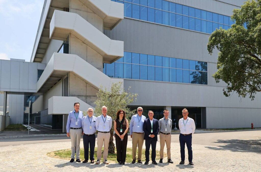 Presidente da Câmara visita expansão da Amkor Technology Portugal